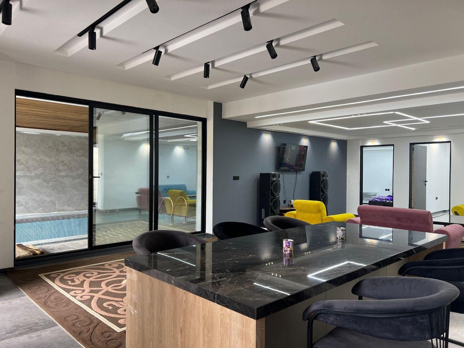 اجاره روزانه/باغ ویلا اوکس مبله ۸۰۰ متری در گوییم|اجارهٔ کوتاه‌مدت ویلا و باغ|شیراز, قلات|دیوار