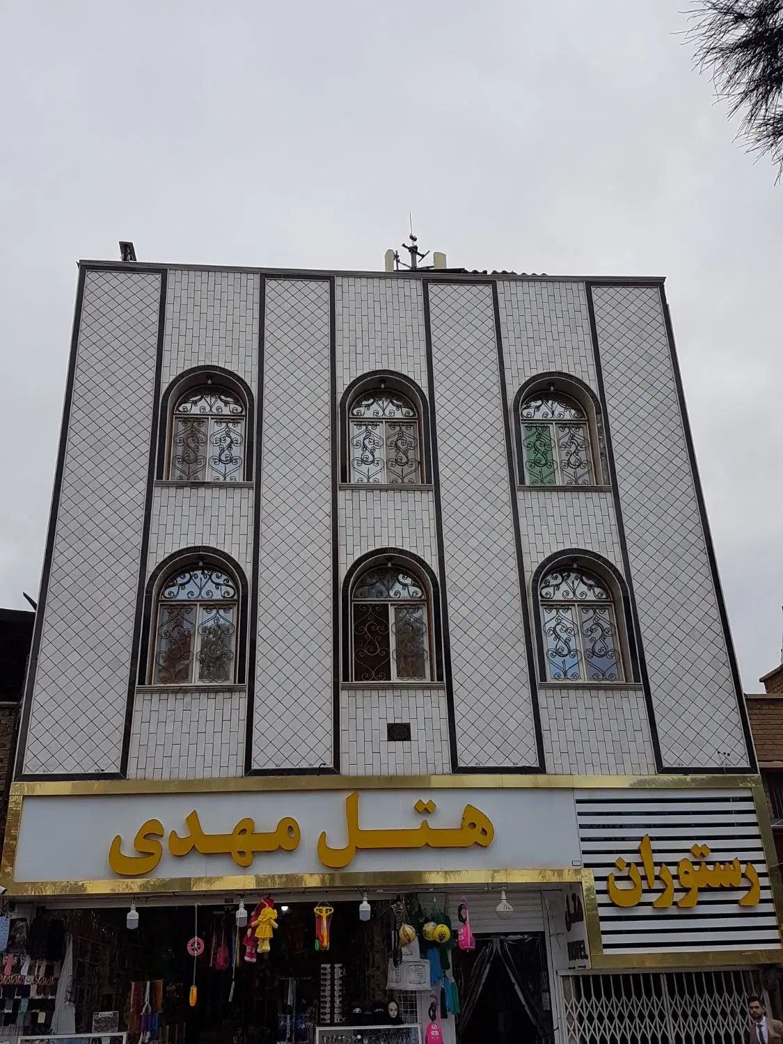 نیروی خانه دار خانم و آقا آشنا به کار در هتل|استخدام سرایداری و نظافت|قم, ارم|دیوار