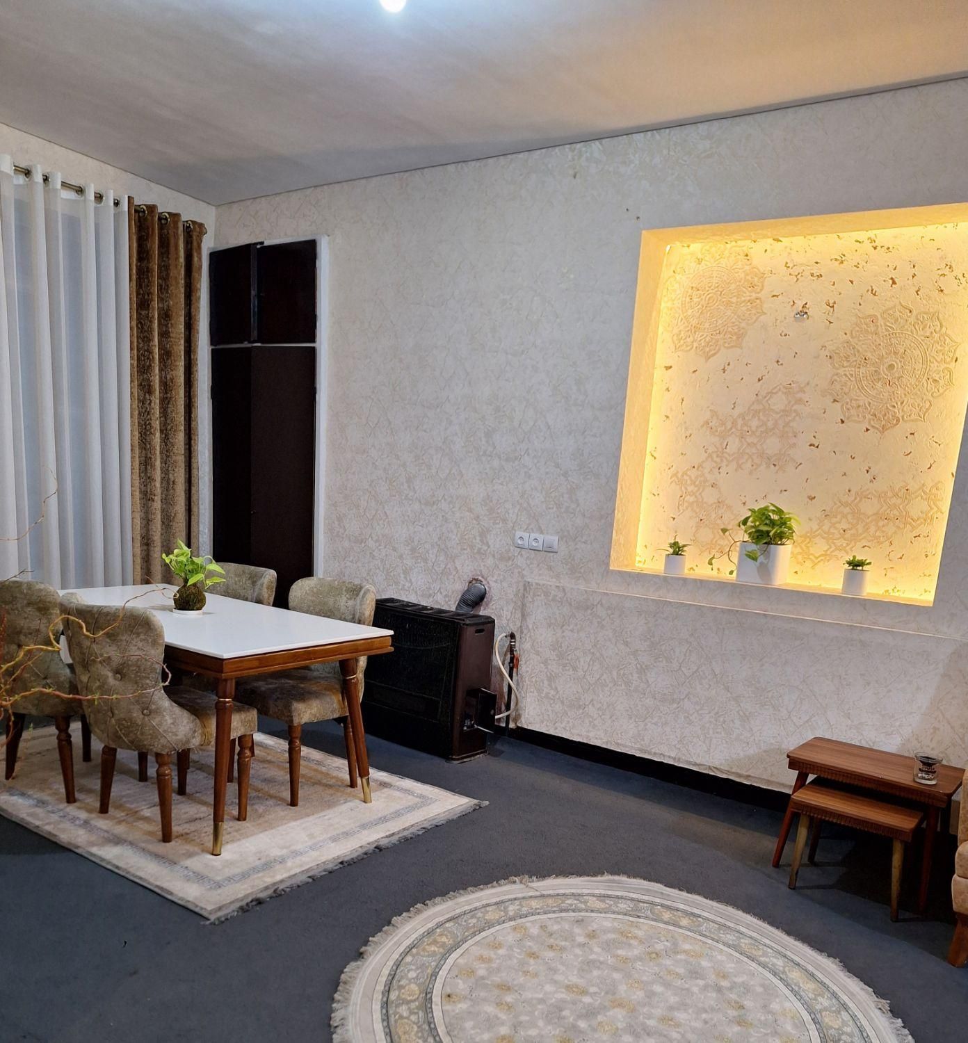 منزل مبله مرکز شهر|اجارهٔ کوتاهمدت آپارتمان و سوئیت|شیراز, باغ تخت|دیوار