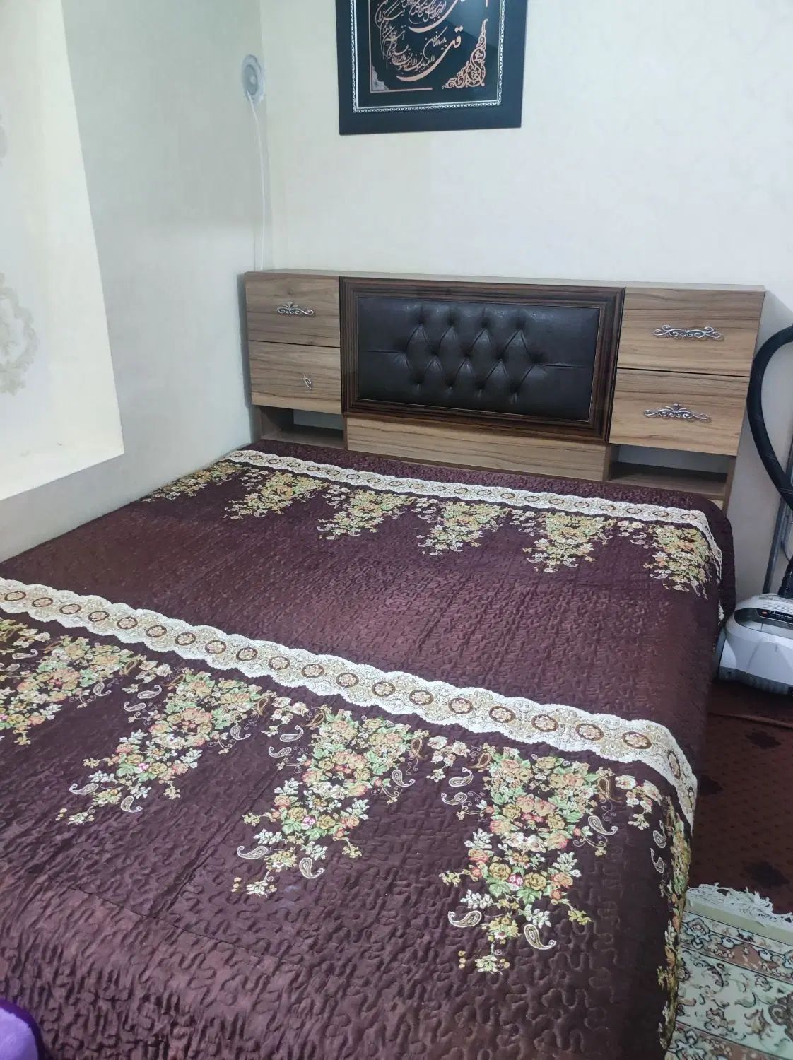 تخت دونفره چک دار بسیار تمیز سالم کلی جا داره|تخت و سرویس خواب|مشهد, یوسفیه (شهرک غرب)|دیوار