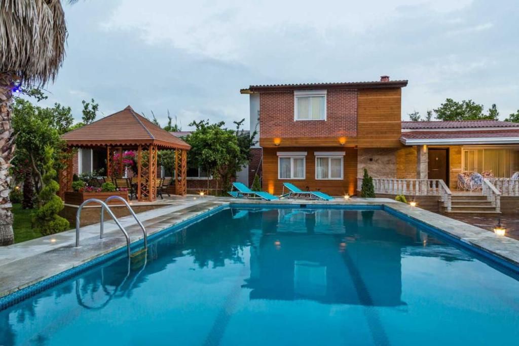 ویلاباغ استخردار نوساز فول امکانات2استخرYSF|اجارهٔ کوتاهمدت ویلا و باغ|محمودآباد, |دیوار