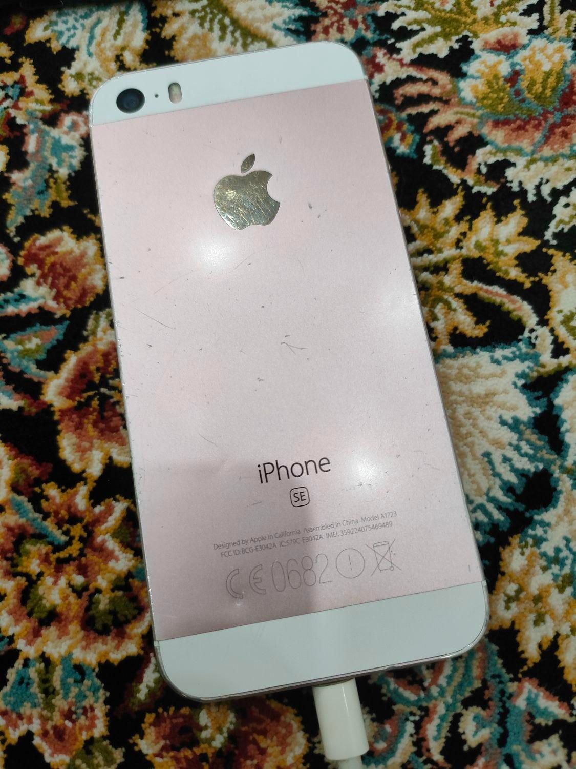 اپل iPhone SE با حافظهٔ ۱۶ گیگابایت|موبایل|تهران, بریانک|دیوار