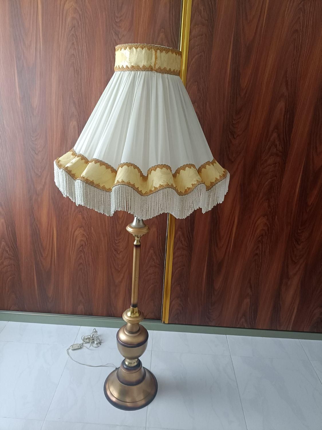 چراغ دکوری ایستاده( نو)|چراغ خواب و آباژور|تبریز, |دیوار