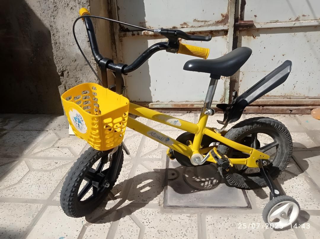 دوچرخه بچگانه ، سالم تمیز محکم ، رنگ شاد|دوچرخه، اسکیت، اسکوتر|مشهد, شهرک مهرگان|دیوار