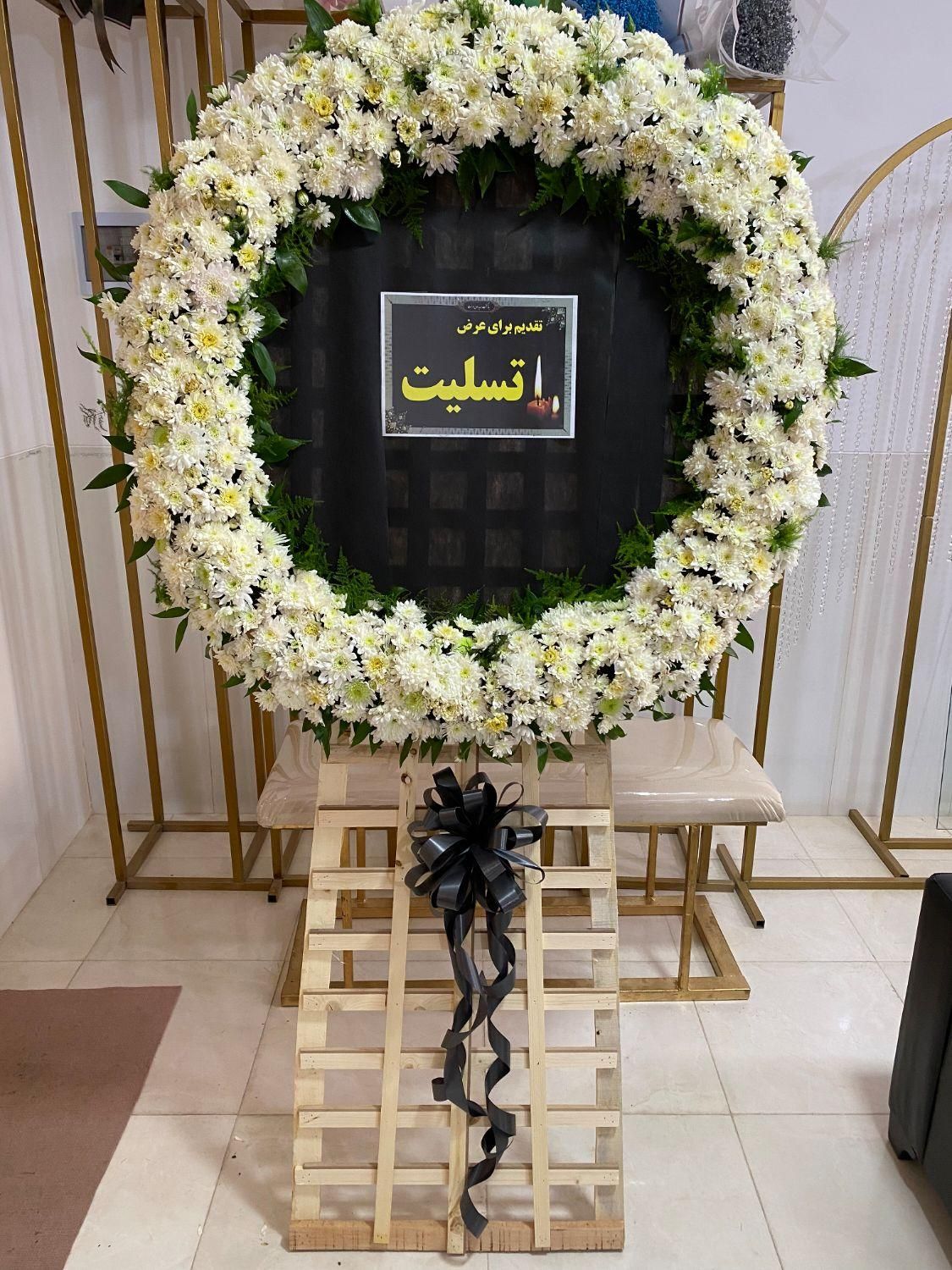 تاج گل ترحیم .دسته گل ترحیم .وغیره|گل و گیاه طبیعی|یزد, |دیوار