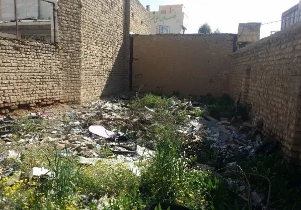 زمین حدودا ۱۰۰ متری دیوارکشی شده سه بر منبع آب|فروش زمین و ملک کلنگی|قم, منبع آب|دیوار