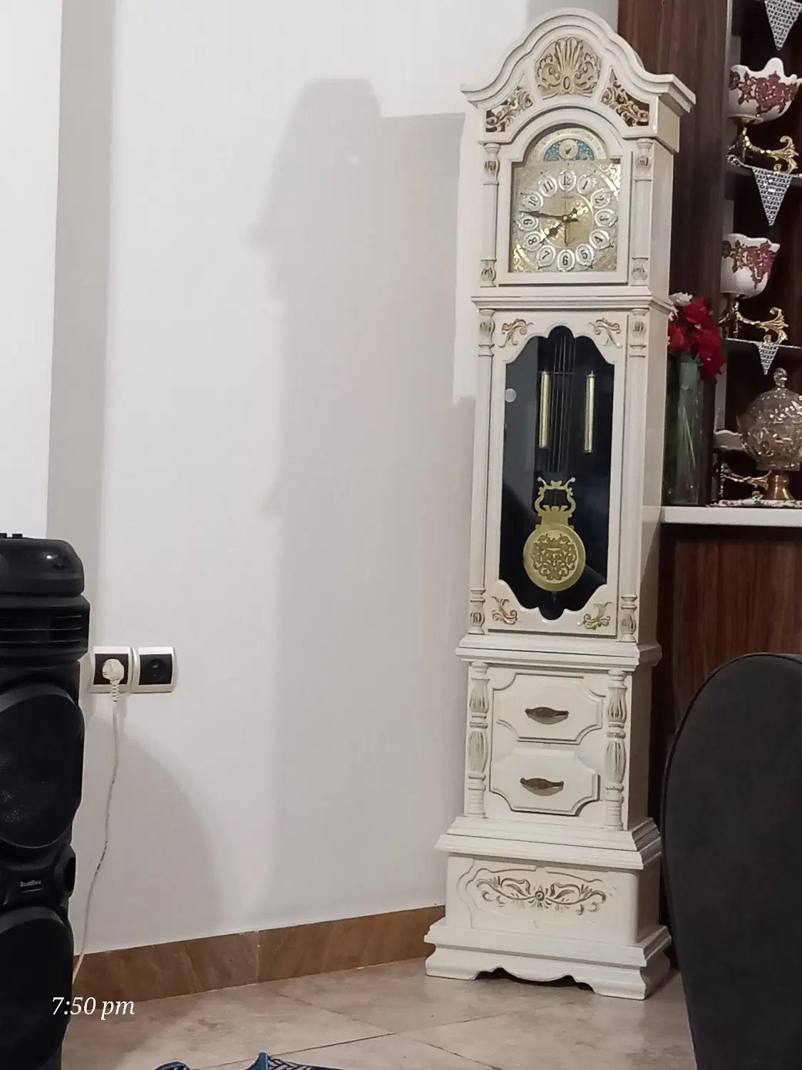 ساعت ایستاده میزِتلفن میزِتلویزیون جلومبلی|مبلمان خانگی و میز عسلی|رشت, عینک|دیوار