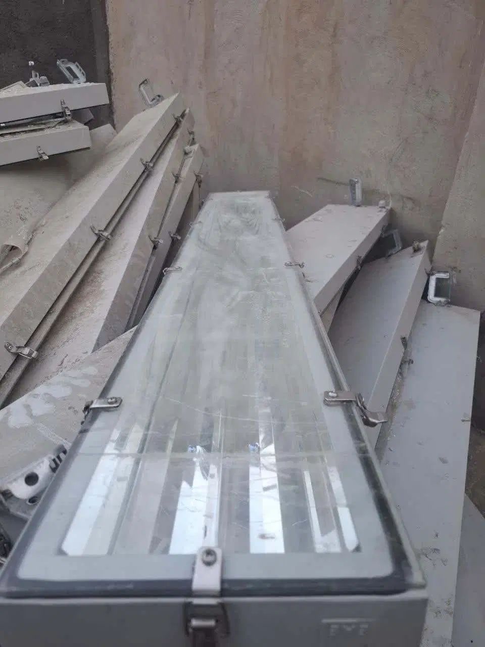 فروش 1000 چراغ صنعتی ( روشنایی سالن ) کارکرده|لامپ و چراغ|تهران, شهرک آزادی|دیوار