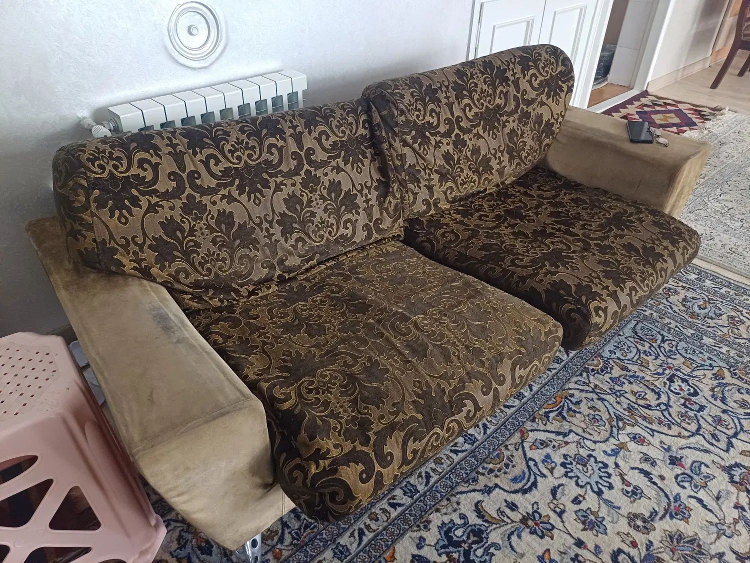 مبل راحتی|مبلمان خانگی و میز عسلی|اصفهان, باغ نگاره|دیوار
