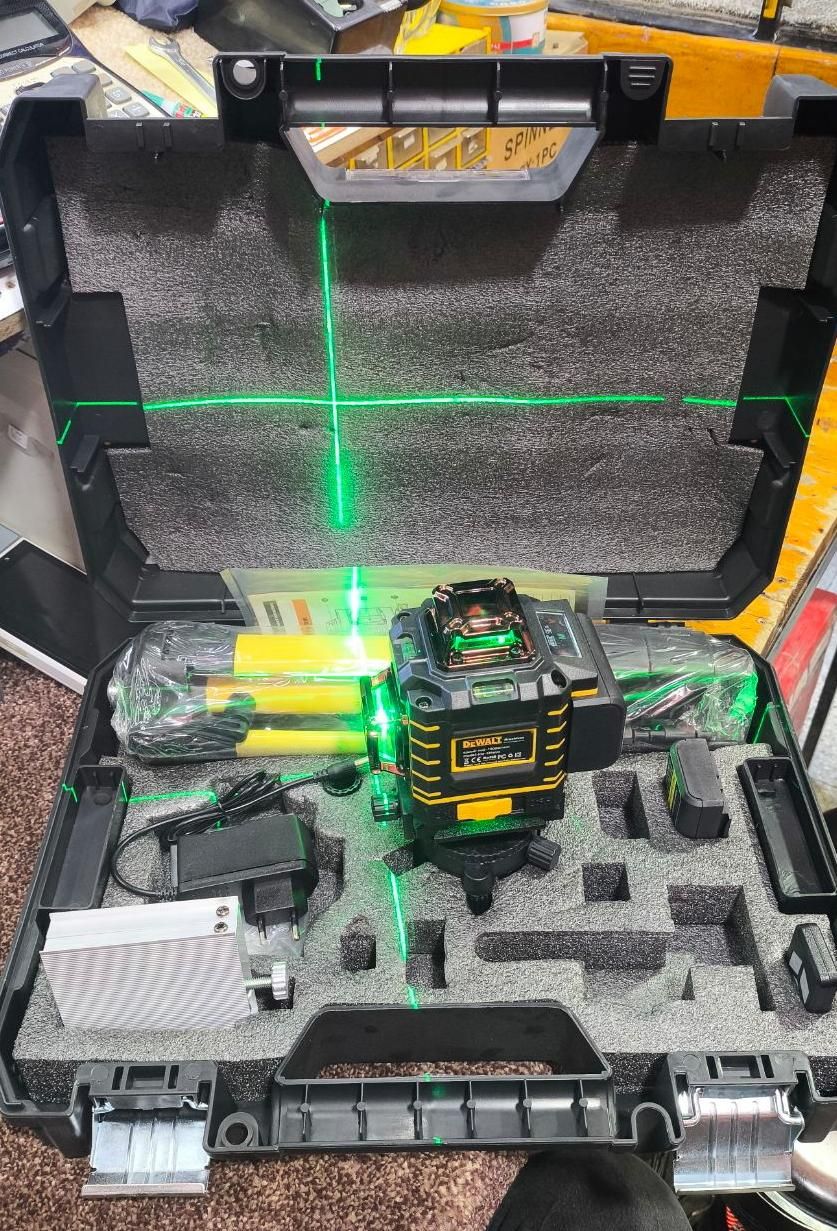 تراز لیزری ۴ خط نور سبز شارژی دیوالت|ابزارآلات|یاسوج, |دیوار