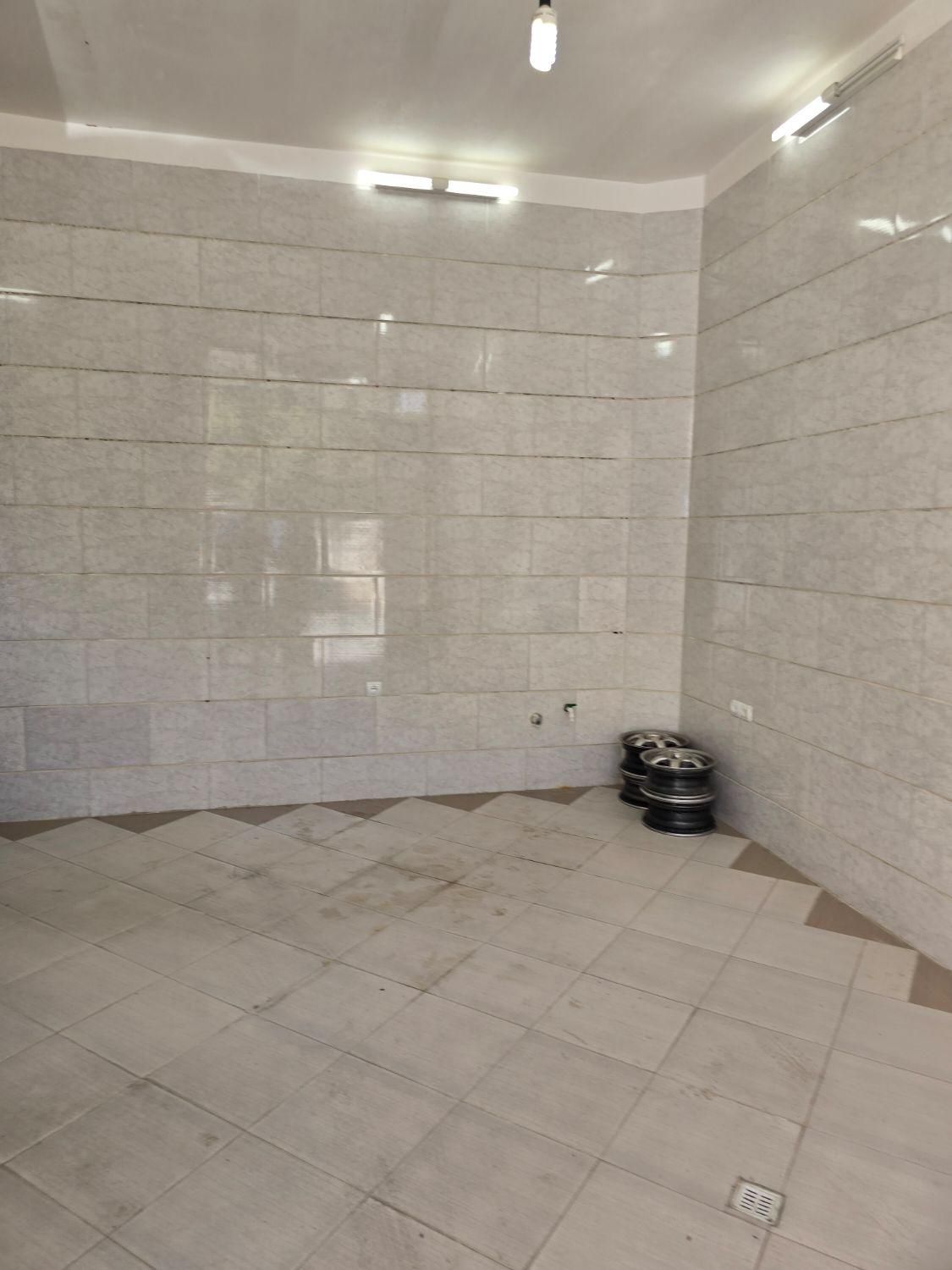 فروش مغازه تک برگ سند۳۰ متری شهرک نیاوران|فروش مغازه و غرفه|بروجرد, |دیوار