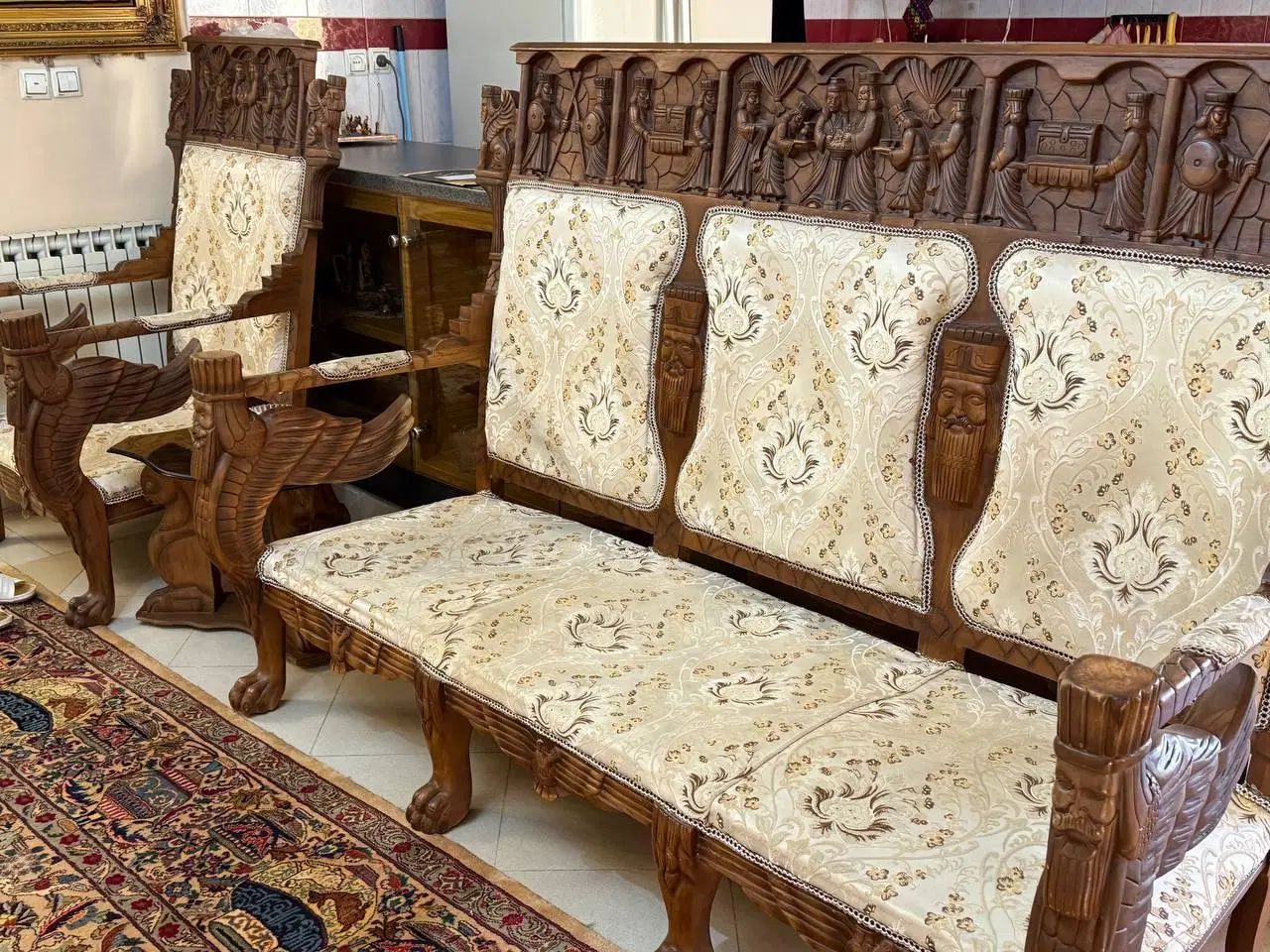 مبل هخامنش کار دست استادکار به همراه میز ناهارخوری|مبلمان خانگی و میز عسلی|تهران, تجریش|دیوار