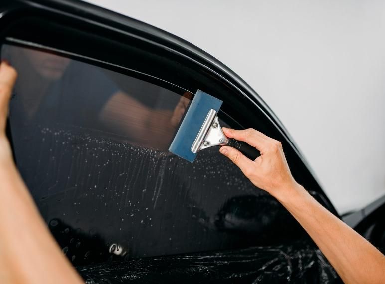 شیشه دودی/ ضد خش/ دولایه ضمانتی|خدمات موتور و ماشین|همدان, |دیوار