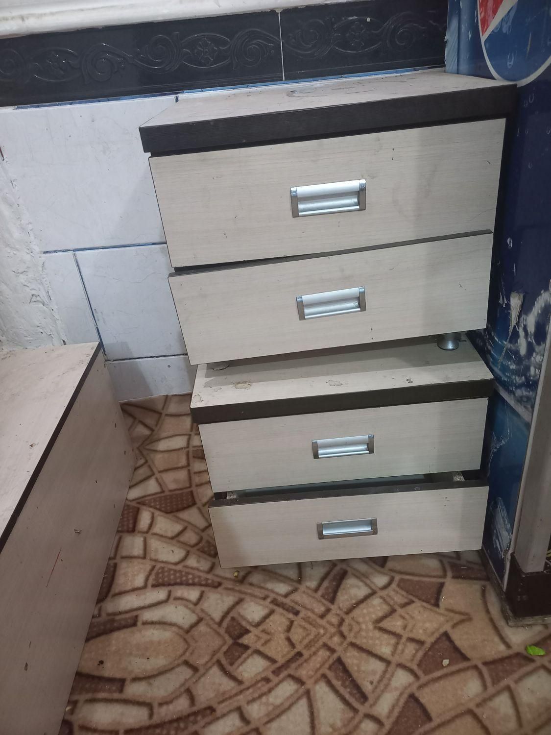 کمدلباس وتخت خواب وکنارتخت دوعدد|تخت و سرویس خواب|خرمشهر, |دیوار