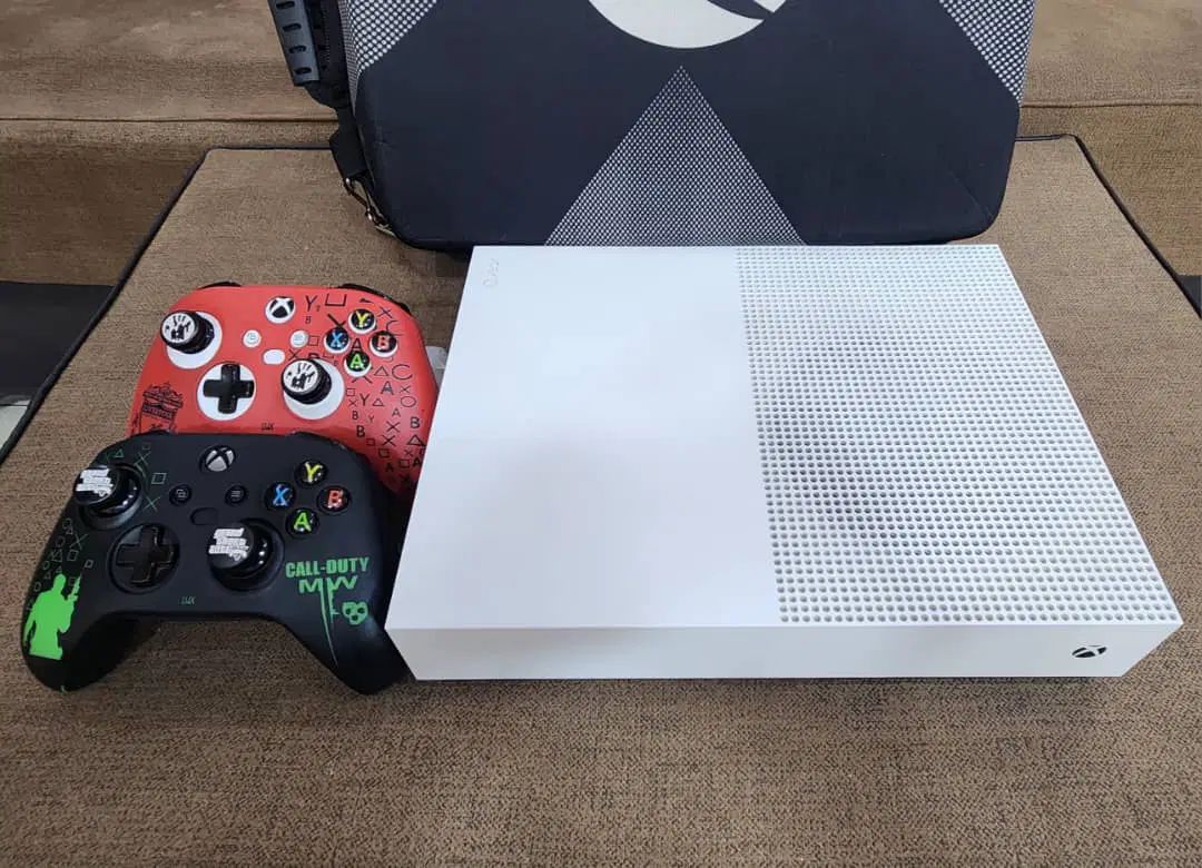 Xbox one s ۱ترابات|کنسول، بازی ویدئویی و آنلاین|تهران, نیروی هوایی (پیروزی)|دیوار