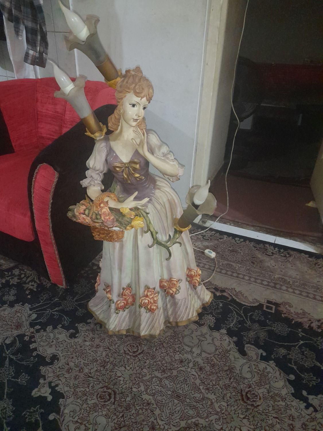 چراغ خواب|چراغ خواب و آباژور|رشت, فلسطین|دیوار