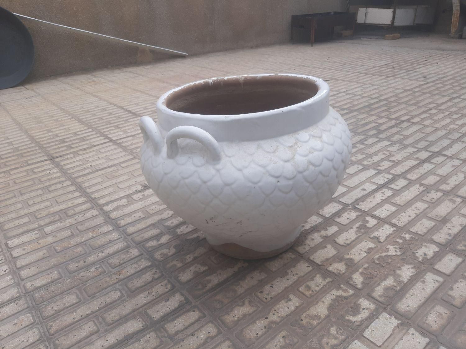 گلدان بزرگ سفالی با روکش سرامیک|گل و گیاه طبیعی|اسلام‌‌آباد غرب, |دیوار