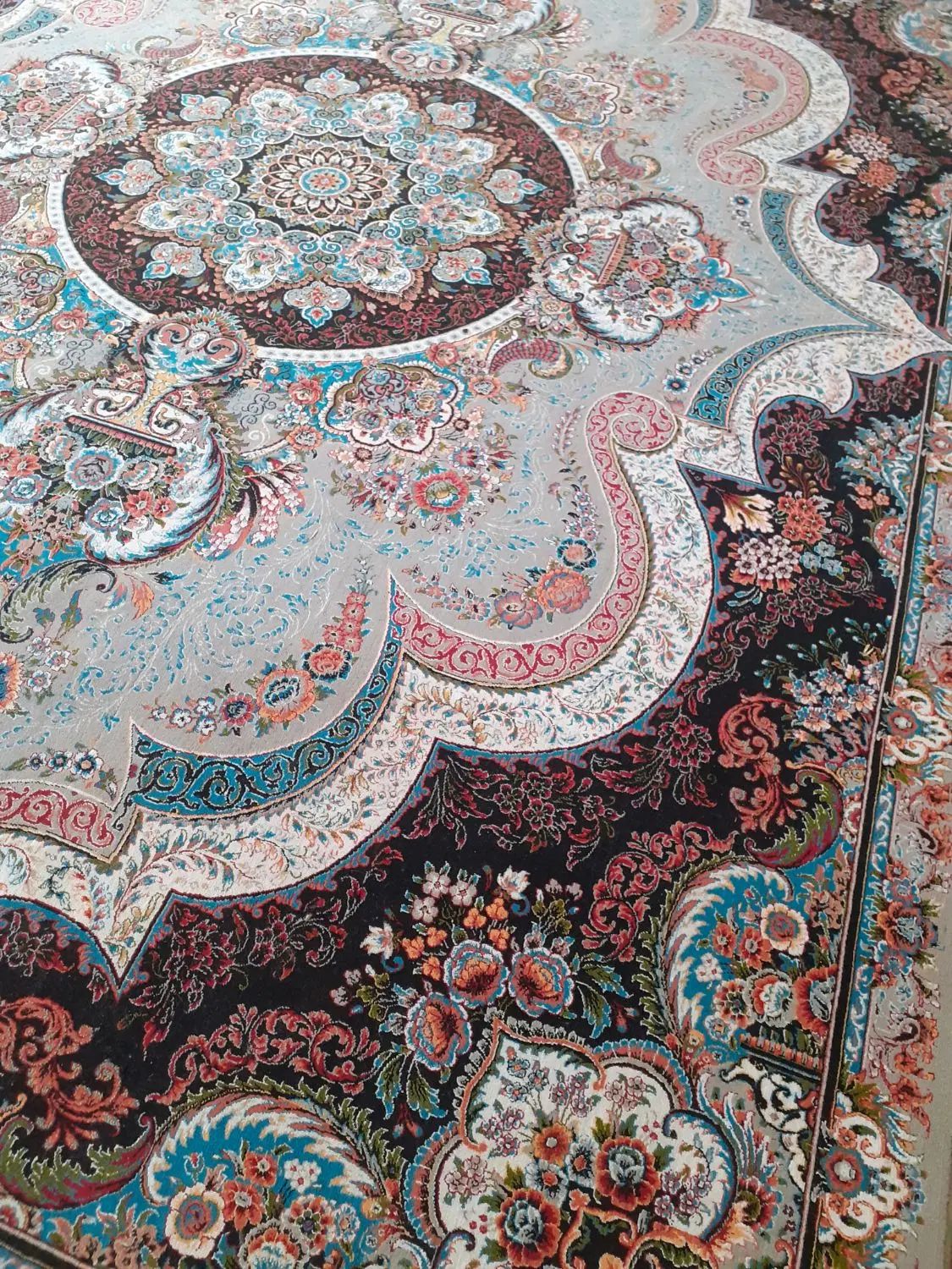 دو عدد فرس ۹ متری ۷۰۰ شانه ۲۵۵۰ تراکم در حد نو|فرش|تبریز, |دیوار