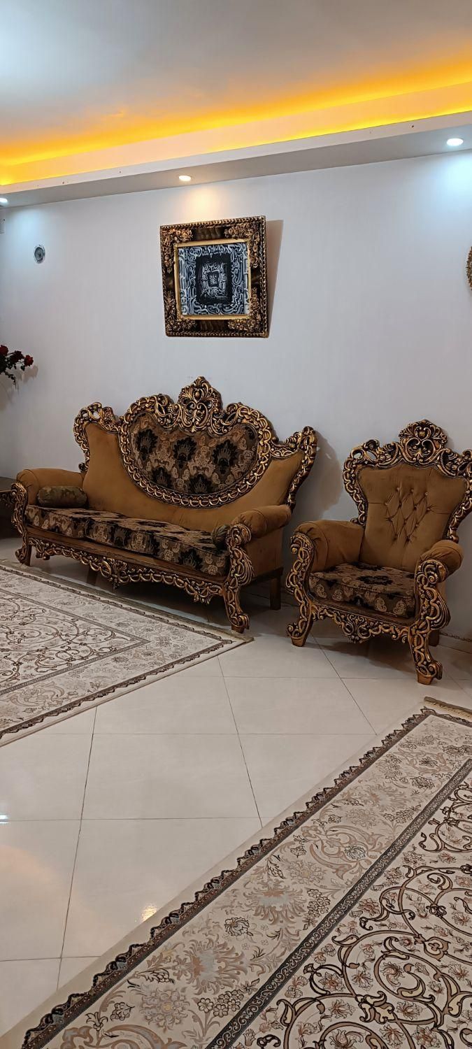 مبل سلطنتی ۹نفره همراه با جلو مبلی میز عسلی|مبلمان خانگی و میز عسلی|پاکدشت, |دیوار