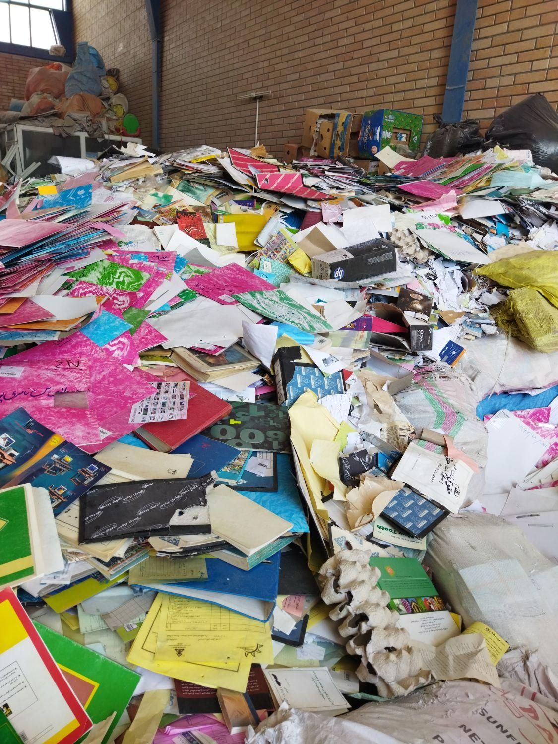 خرید کتاب کیلویی کارتن و کاغذ باطله|عمده‌فروشی|اصفهان, خانه اصفهان|دیوار