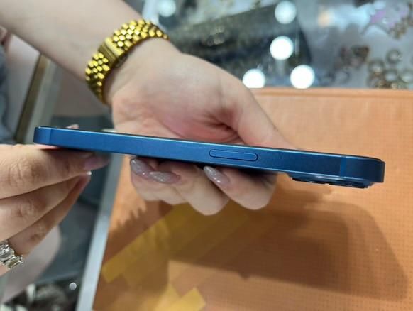 iPhone 13|موبایل|آستانه اشرفیه, |دیوار