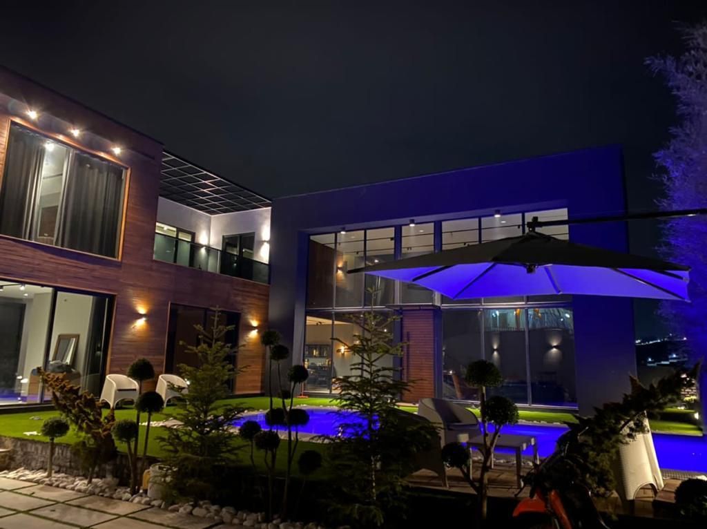 ویلامدرن ادونس۶۵۰زمین۳۵۰بناتیکه ای ناب در*مهراباد*|فروش خانه و ویلا|رودهن, |دیوار