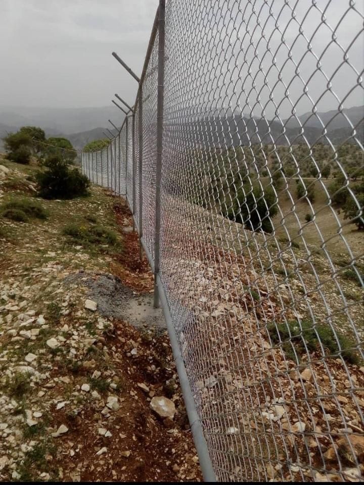 فنس کشی و نصب سیم خاردار|خدمات پیشه و مهارت|ایلام, |دیوار