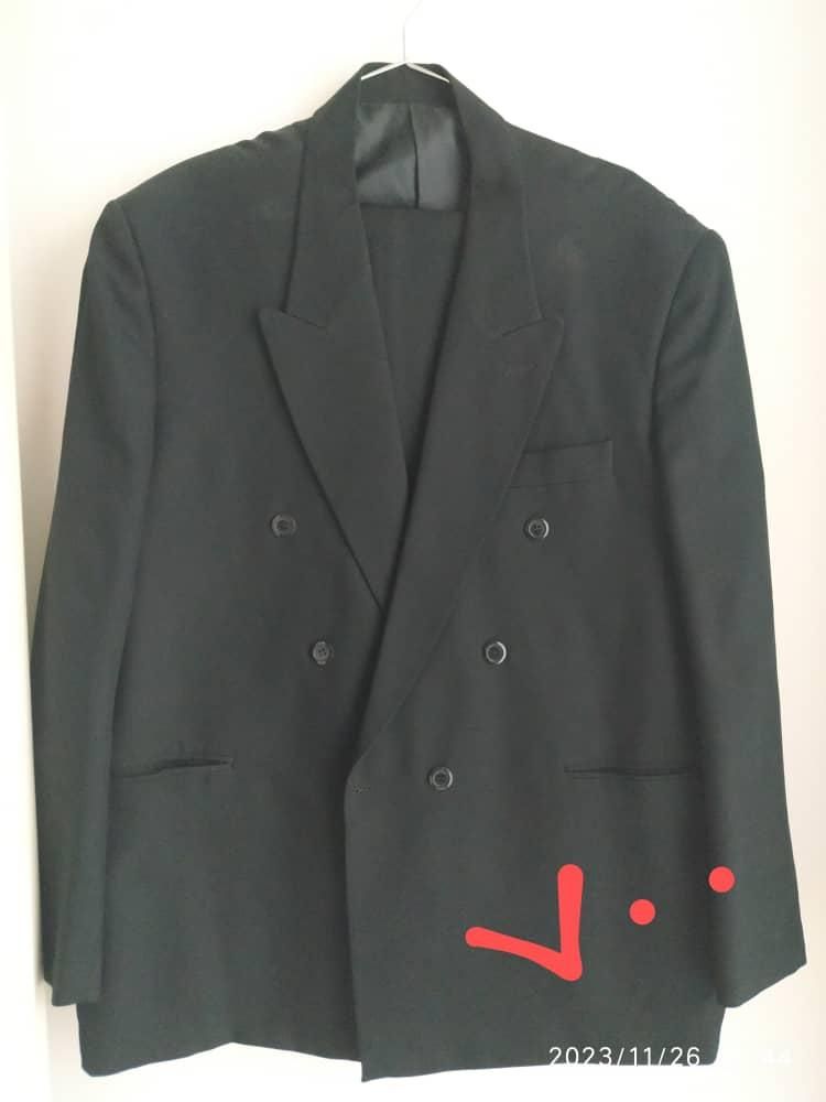 کت و شلوار|لباس|ساری, |دیوار