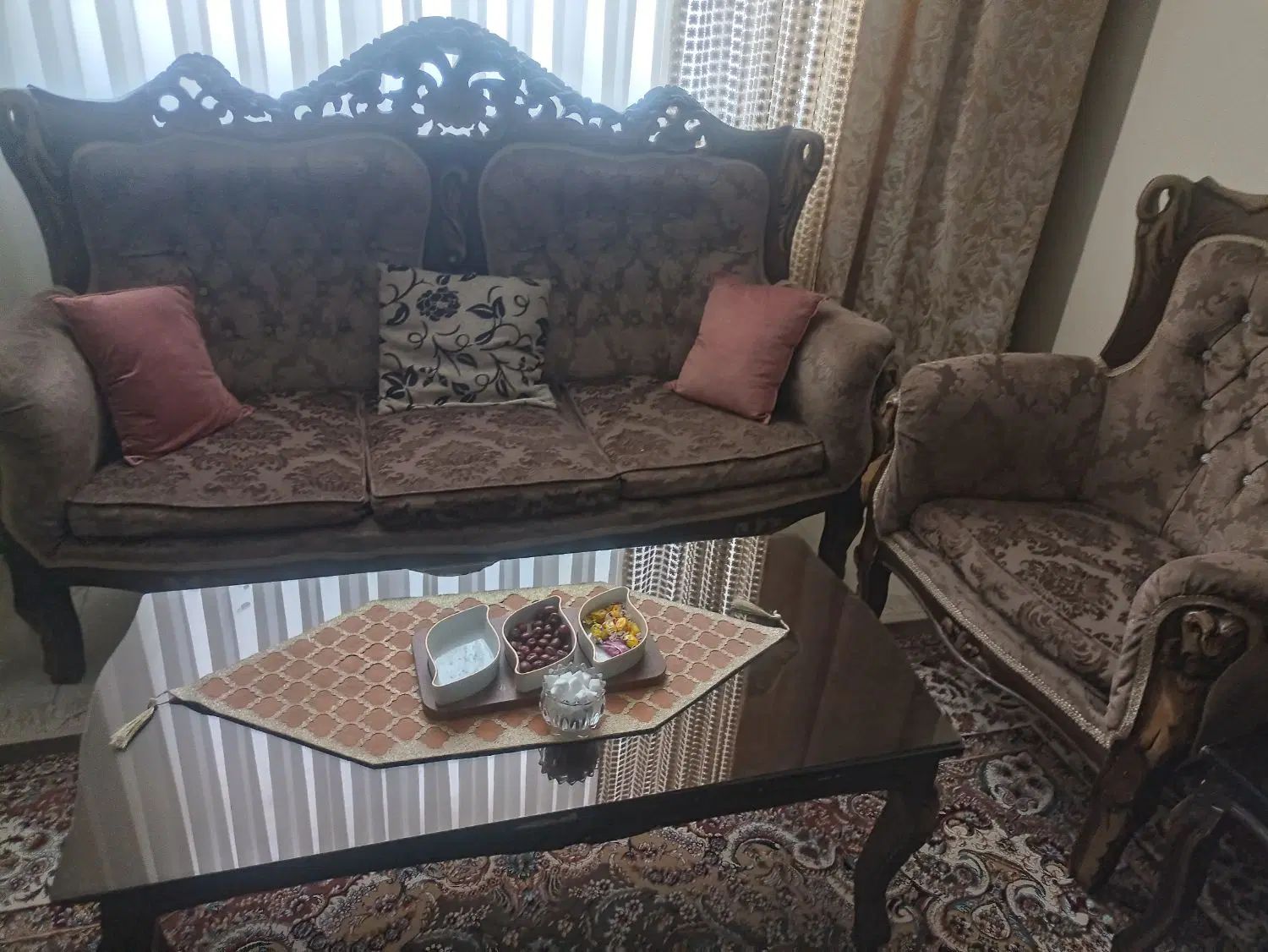 سلام دودست مبل ،راحتی،وسلطنتی با چوب گردو|مبلمان خانگی و میز عسلی|مشهد, جانباز|دیوار