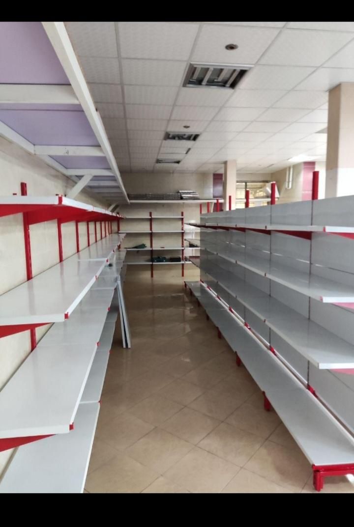 قفسه‌ی‌سا‌د‌ه‌و‌لیبل‌خو‌ر‌|فروشگاه و مغازه|پرند, |دیوار