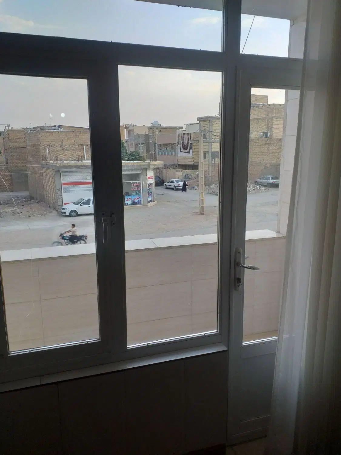 در وپنجره آلمنیومی همراه با شیشه دوجداره وقفل|مصالح و تجهیزات ساختمان|اصفهان, بابوکان|دیوار