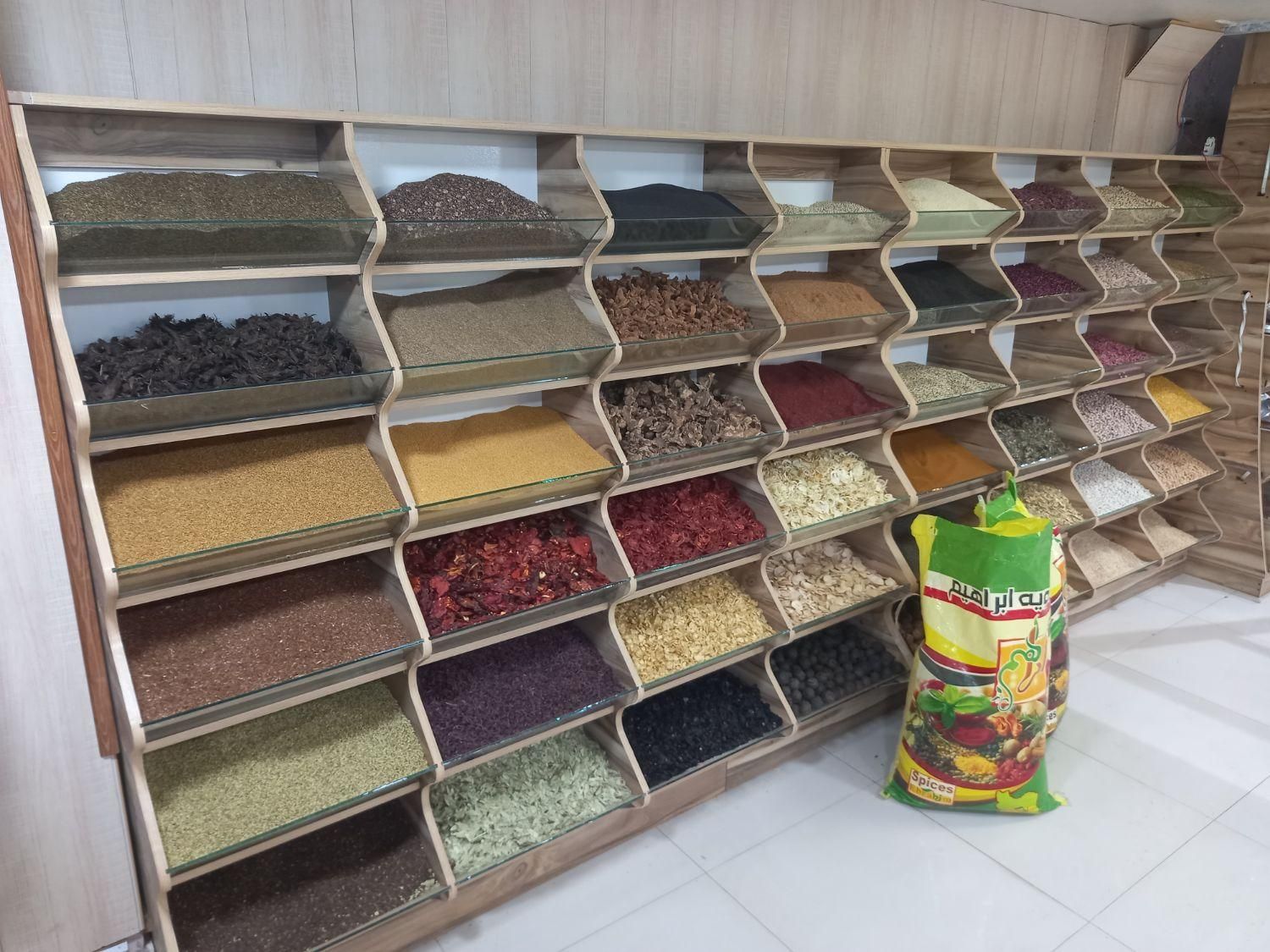 استند و پیشخوان آجیل فروشی و قفسه فروشگاهی|عمده‌فروشی|کرمانشاه, |دیوار