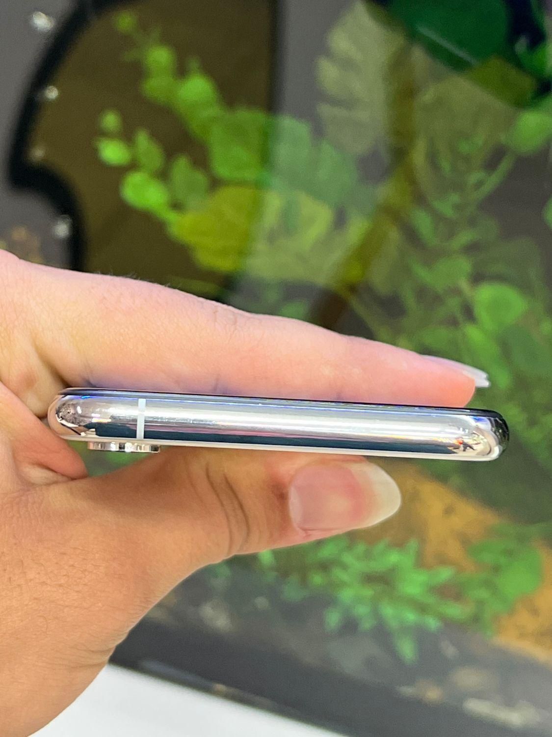 آیفون XS نقره‌ای 256GB اصل با گارانتی|موبایل|نیشابور, هفده شهریور|دیوار