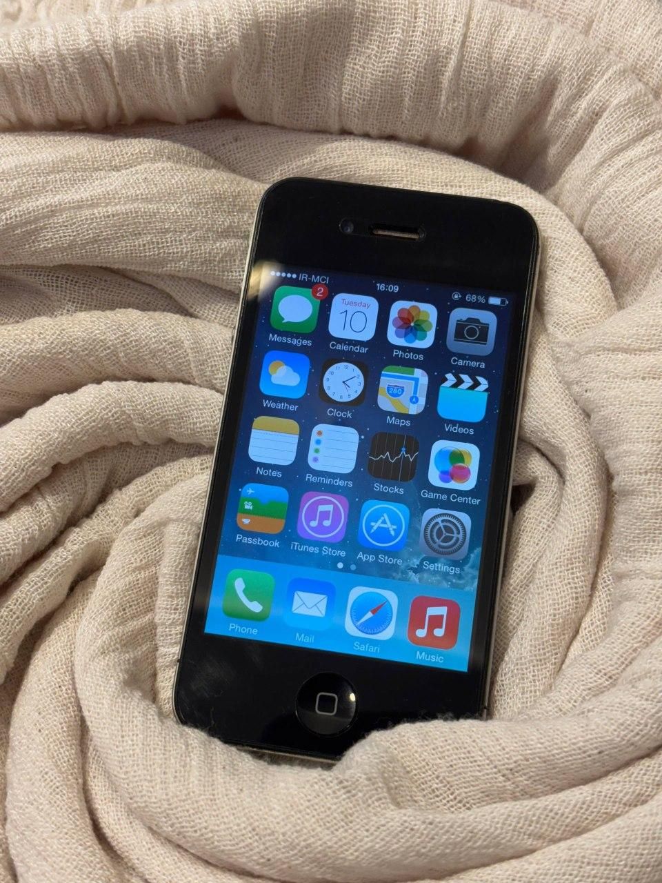 اپل iPhone 4 با حافظهٔ ۱۶ گیگابایت|موبایل|تبریز, |دیوار