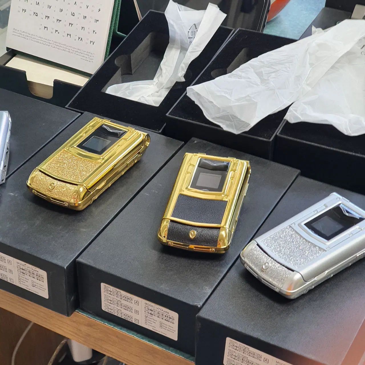 لاکچری خاص کمیاب VERTU flip|موبایل|تهران, گلستان (شهرک راه آهن)|دیوار