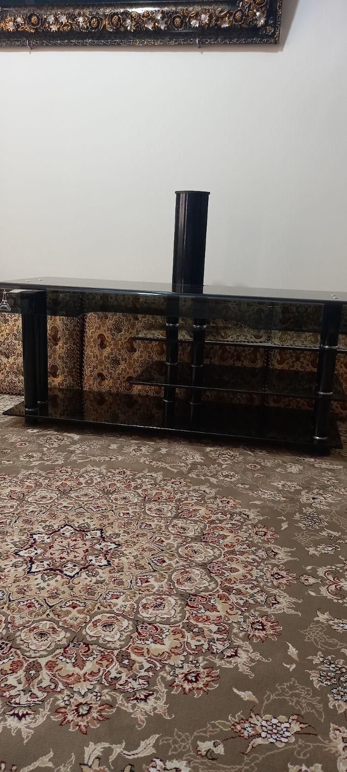 میز تلویزیون  شیشه ای  سالم  طول ۱۲۰|میز تلویزیون|سنندج, |دیوار