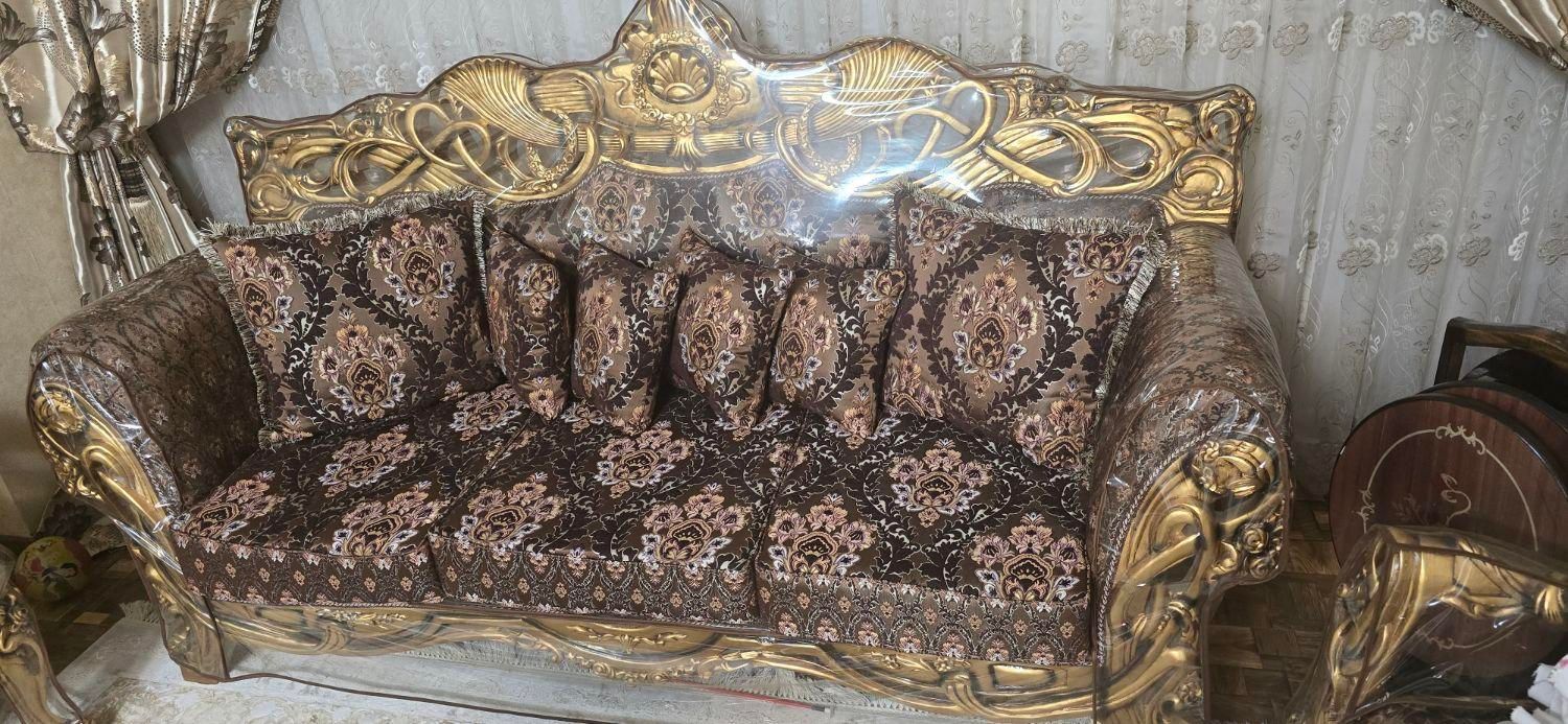 مبلمان ۹نفره همراه باجلومبلی وویترین بسیار نونو|مبلمان خانگی و میز عسلی|تهران, قصر فیروزه ۲|دیوار