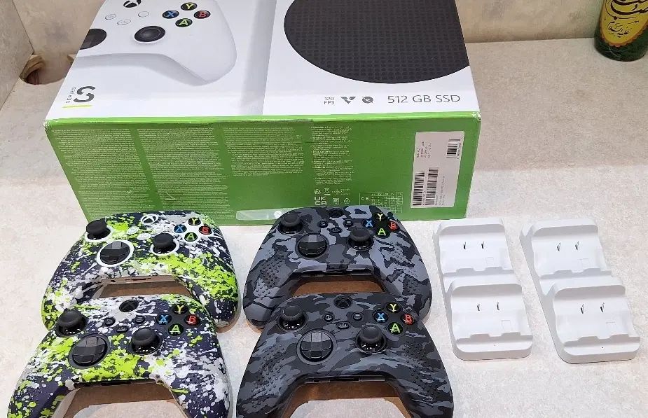 xbox سری s همراه با ۴ دسته نو|کنسول، بازی ویدئویی و آنلاین|اصفهان, درب کوشک|دیوار