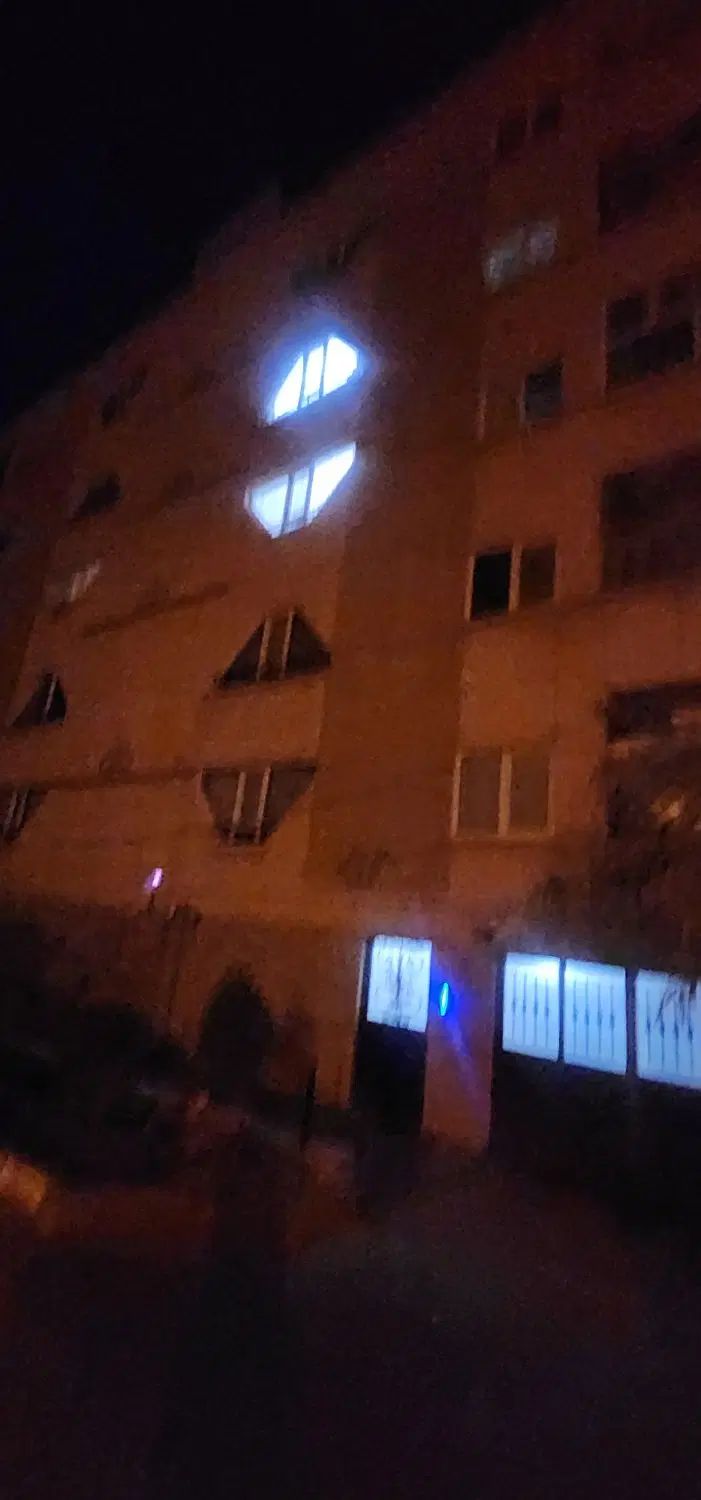 فروش فوری آپارتمانی مسکن مهر، خوش ساخت و ویوی عالی|فروش آپارتمان|گلپایگان, |دیوار