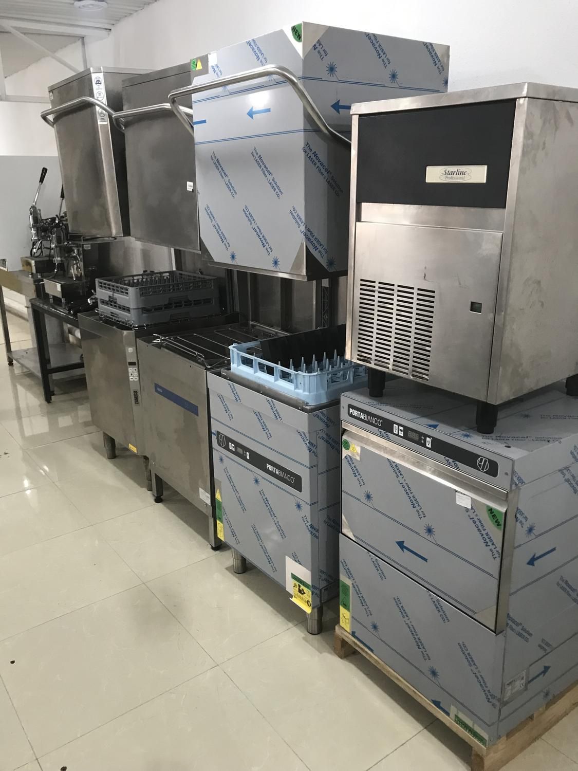 ماشین ظرفشویی هودتایپ زیرکانتری زانوسی الکترولوکس|کافیشاپ و رستوران|تهران, اتحاد|دیوار