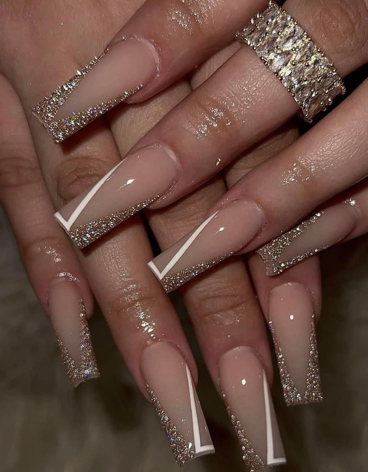 خدمات کاشت ناخن با سابقه بالا|خدمات آرایشگری و زیبایی|شیراز, شهرک سراج|دیوار