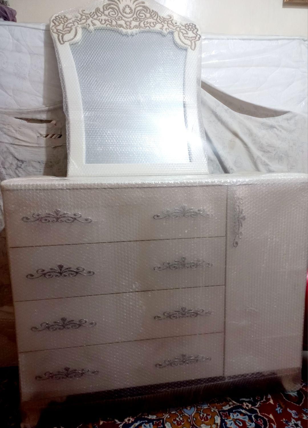 سرویس خواب دو نفره|تخت و سرویس خواب|بروجرد, |دیوار