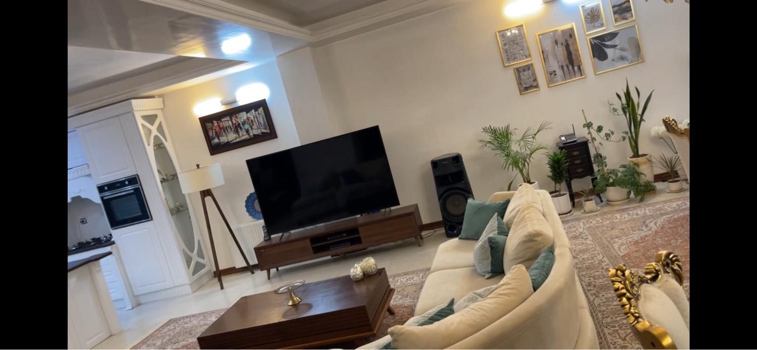 فروش اپارتمان بزرگ سه خواب معاوضه با واحد کوچکتر|فروش آپارتمان|محلات, |دیوار