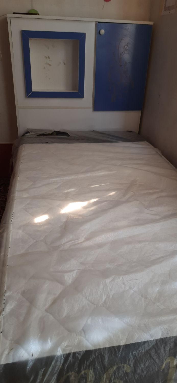 فروش تخت خواب یک نفره دو عدد|تخت و سرویس خواب|ارژن, |دیوار