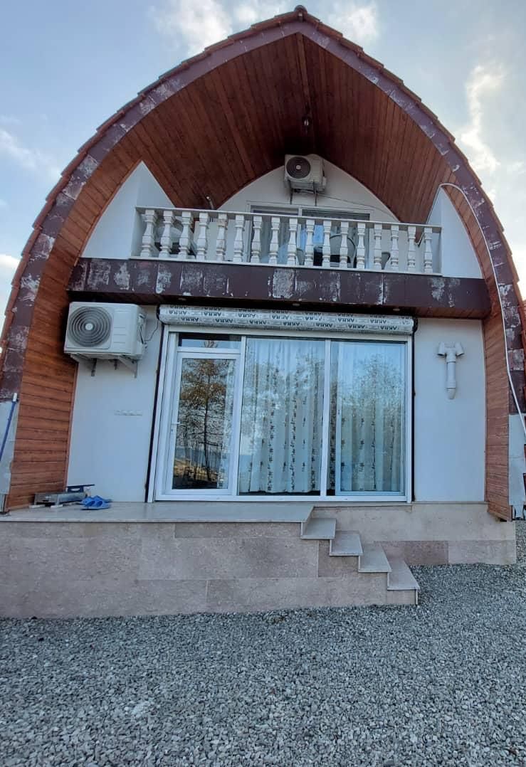 کلبه ویلایی سوئیسی کنار رودخانه و دریا|اجارهٔ کوتاه‌مدت ویلا و باغ|چالوس, |دیوار