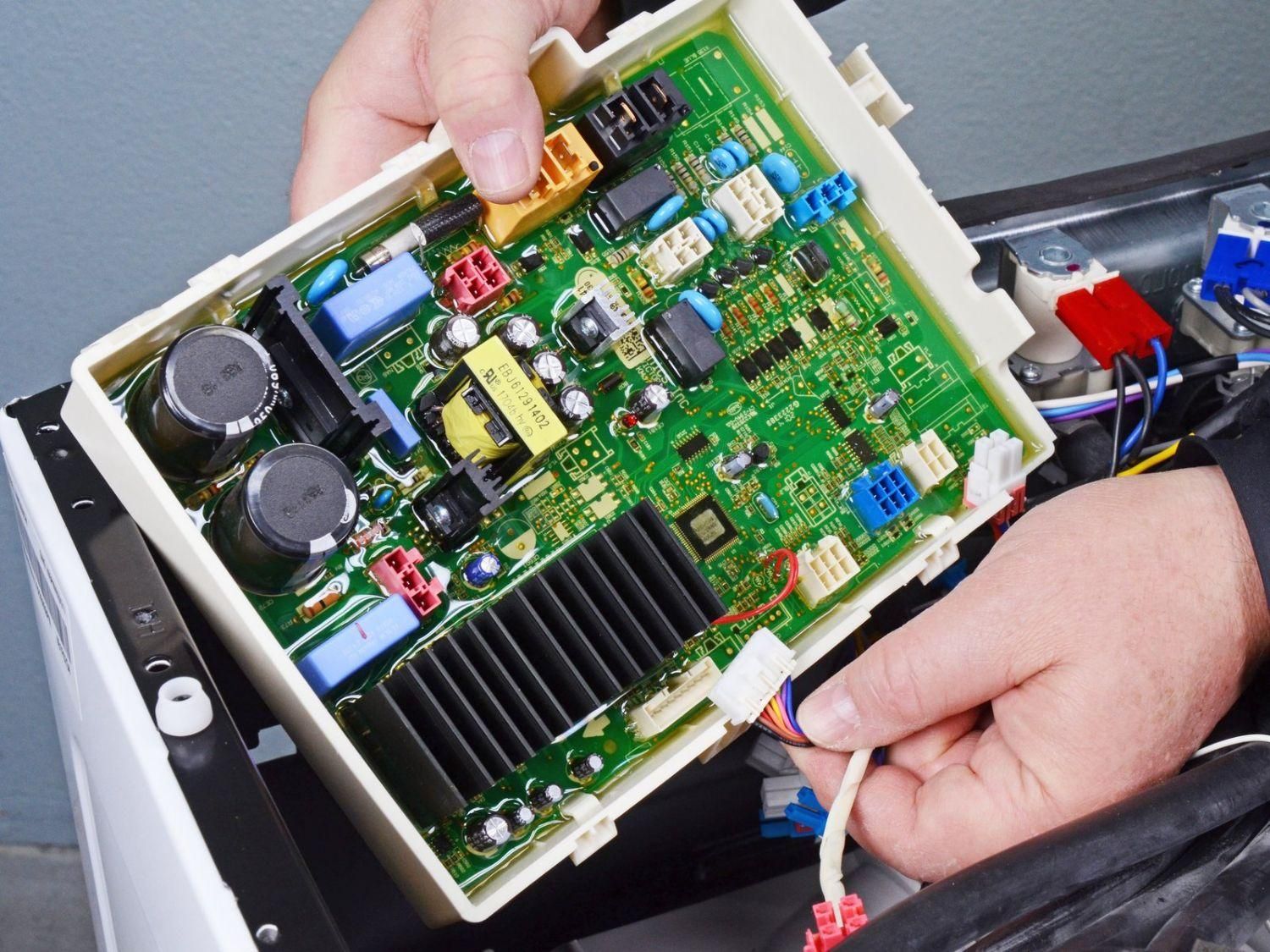 تعمیر انواع لباسشویی و ظرفشویی ایرانی و خارجی|ماشین لباسشویی و خشک‌کن لباس|صدرا-فارس, فاز ۲|دیوار