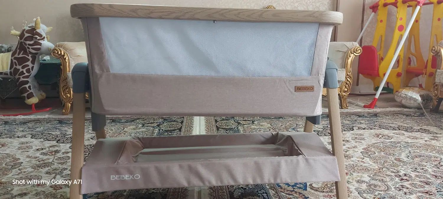 تخت کنار مادر تاشو مارک ببکو کاملا سالم و تمیز|تخت و صندلی بچه|شیراز, شهرک گلستان|دیوار