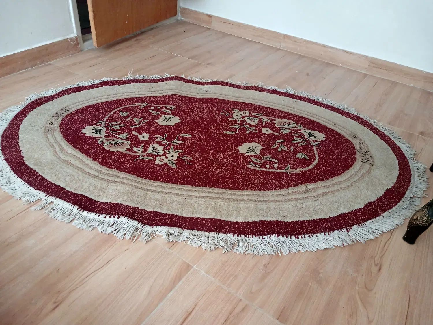 حراج کنار سالنی یک قالیچه و وسایل دیگه همگی سالمن|حراج|تبریز, |دیوار