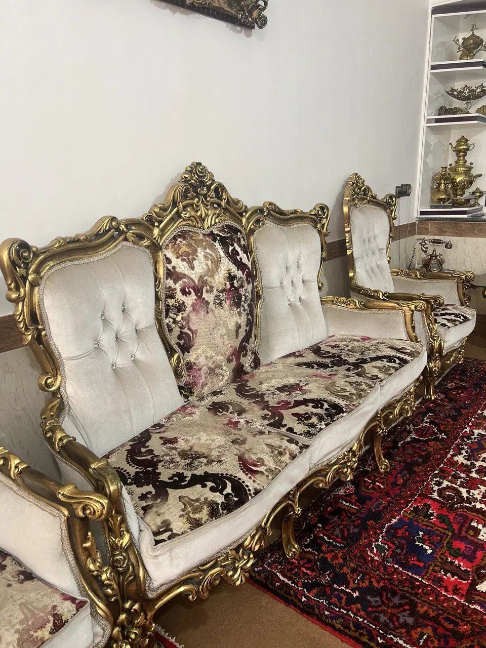 مبل سلطنتی ۹ نفره با سه عدد جلو مبلی قیمت ۲۵میلیون|مبلمان خانگی و میز عسلی|آذرشهر, |دیوار