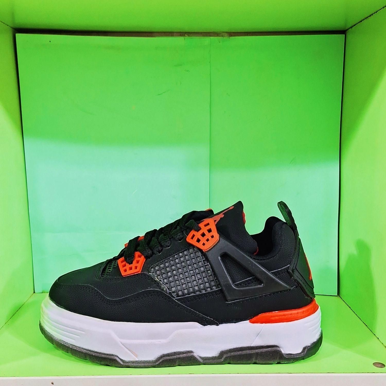 جردن فور|کیف، کفش، کمربند|اردبیل, |دیوار